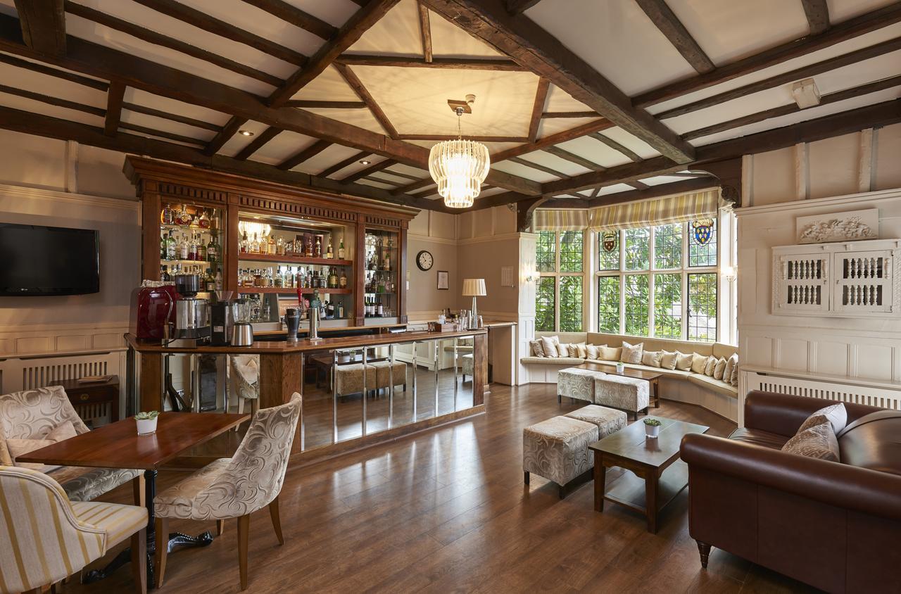 The Manor Elstree Hotel Exterior photo