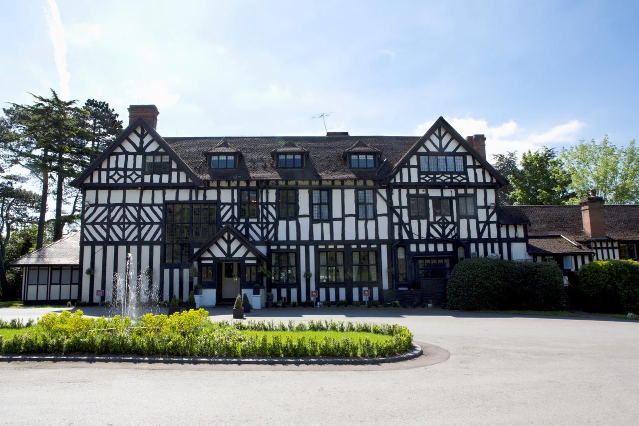 The Manor Elstree Hotel Exterior photo