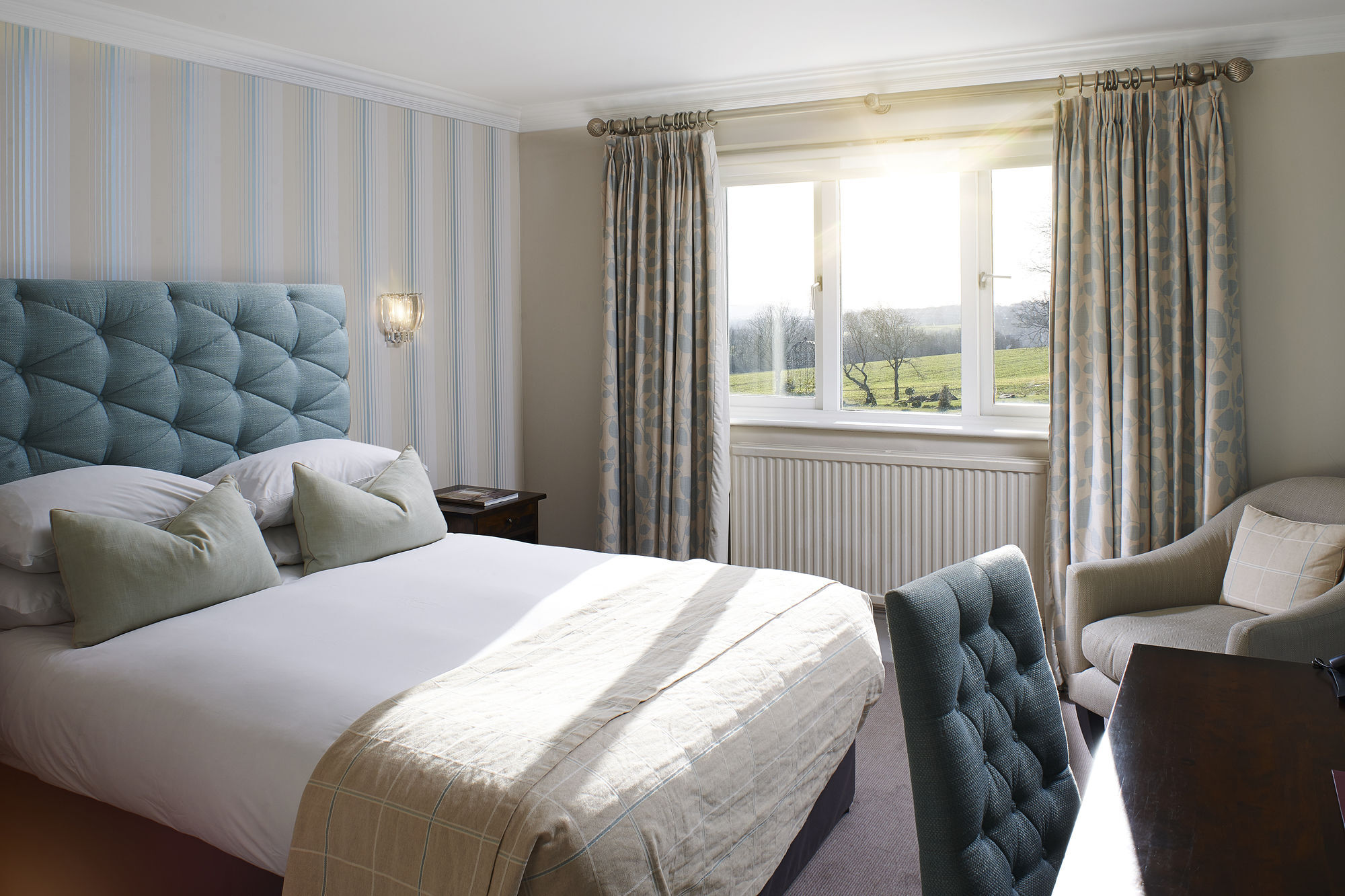 The Manor Elstree Hotel Exterior photo